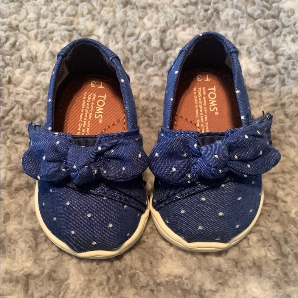 NEW Toms chambray baby slip on with bow detail